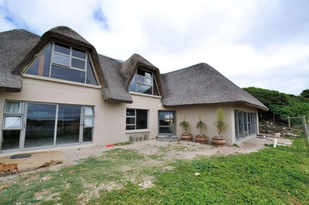 4 Bedroom House for sale in Stilbaai Wes