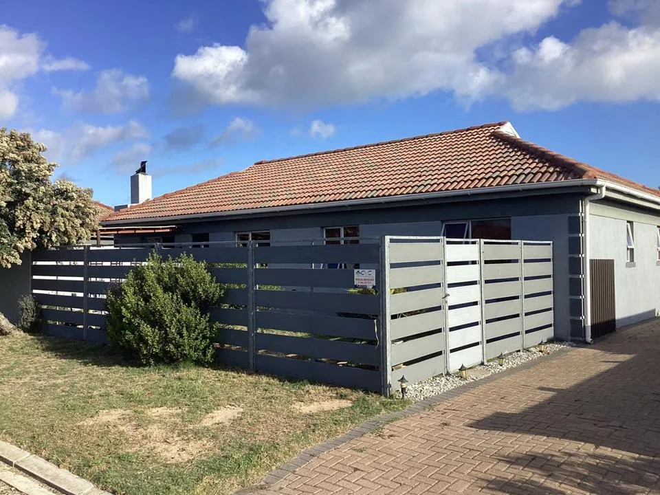 3 Bedroom House for sale in Pearly Beach