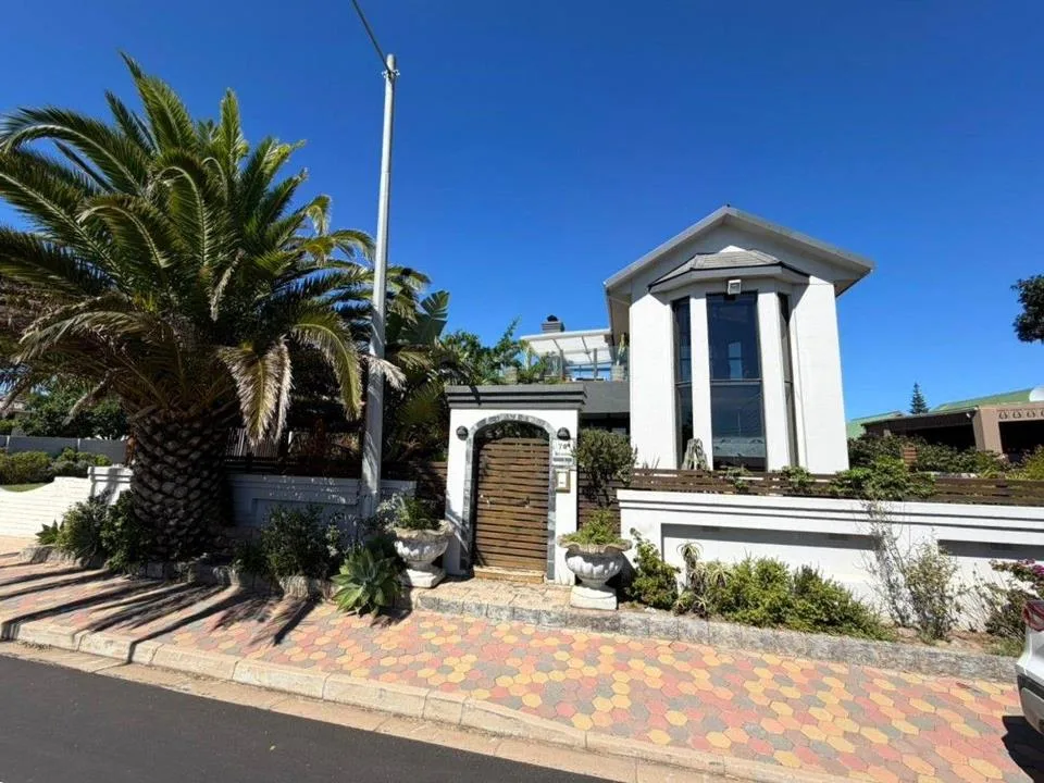 4 Bedroom House for sale in Linkside