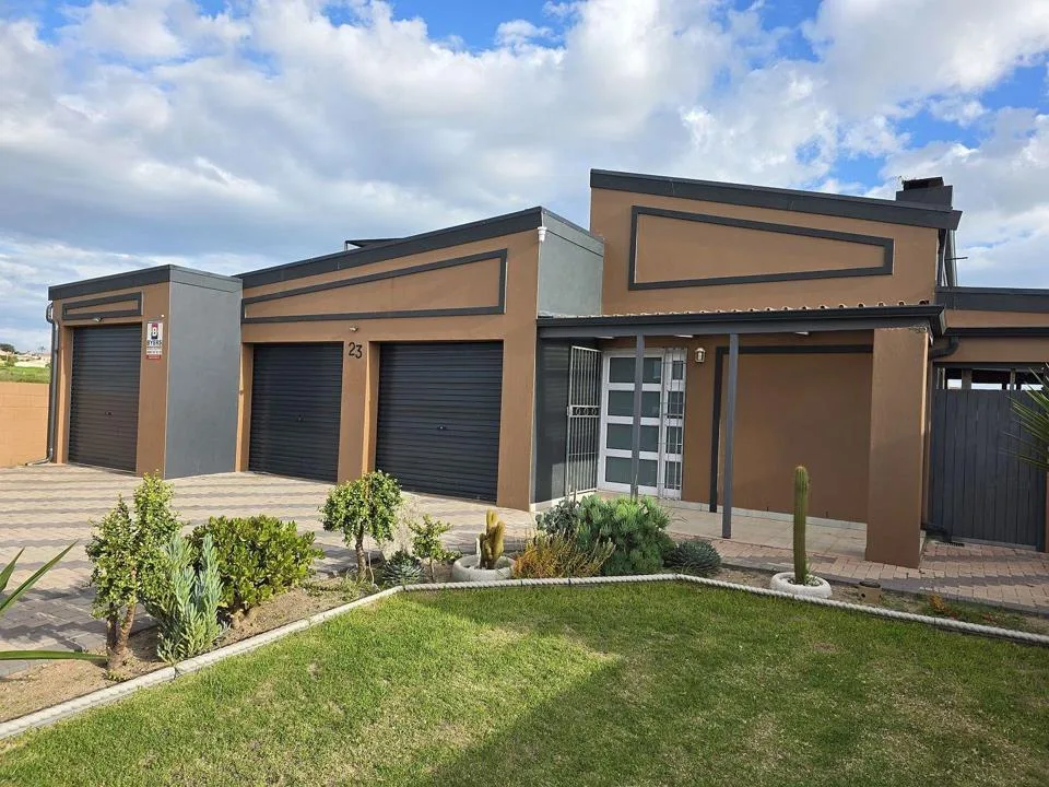 2 Bedroom House for sale in Vredenburg