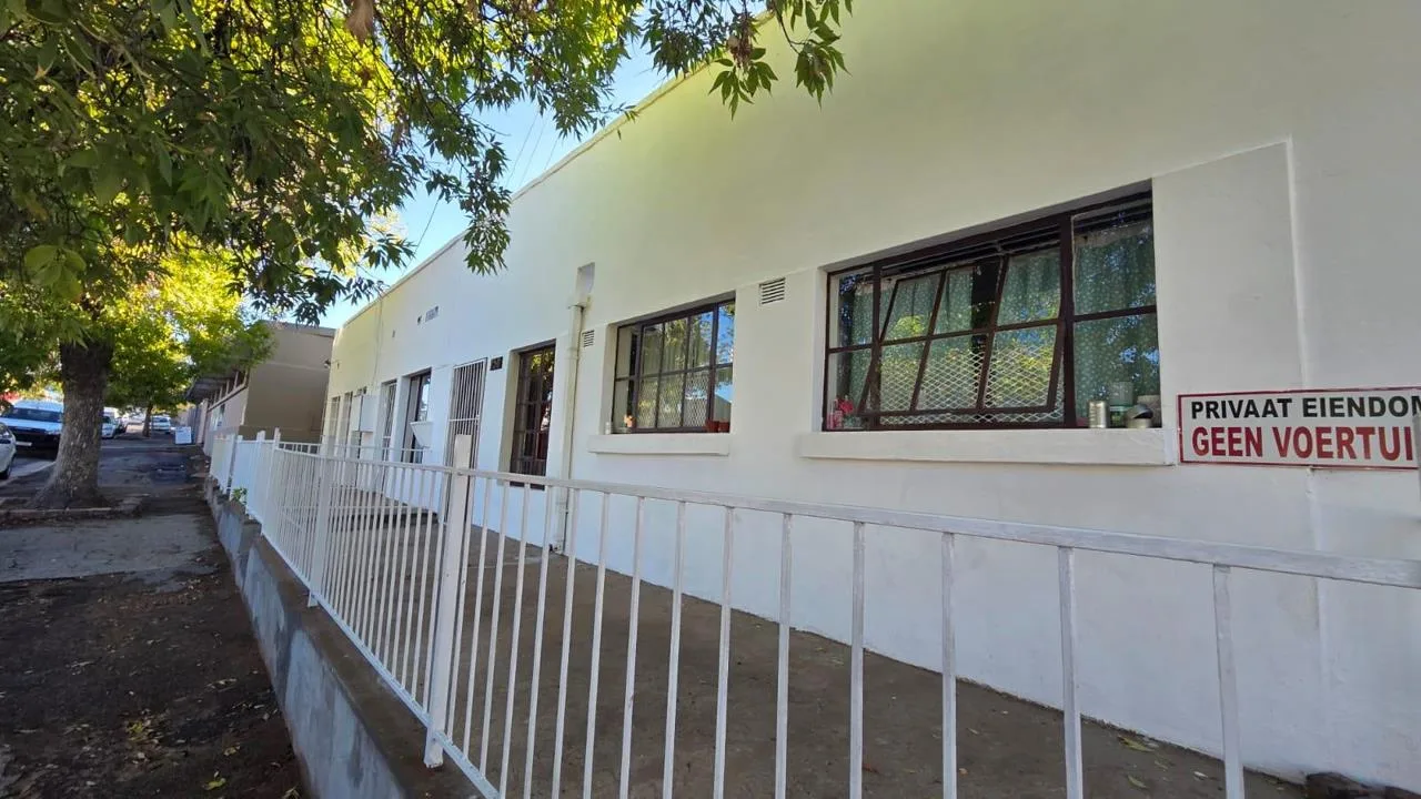 10.5 Bedroom Apartment / flat for sale in Oudtshoorn North