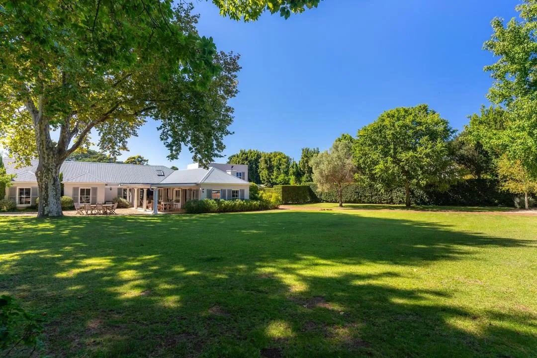 4 Bedroom House for sale in Constantia