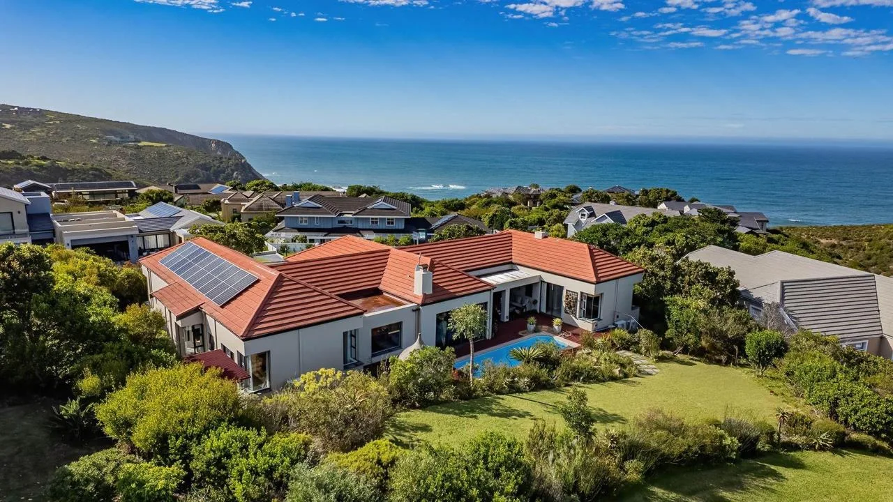 4 Bedroom House for sale in Pezula Golf Estate
