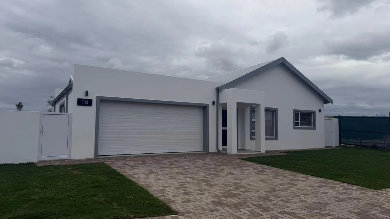 3 Bedroom House for sale in Fraaiuitsig