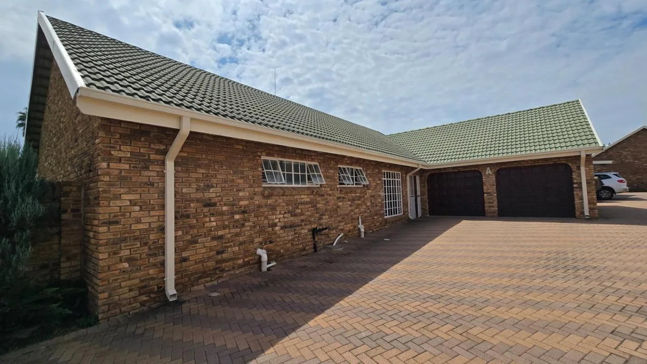 3 Bedroom Townhouse for sale in Van Der Hoff Park