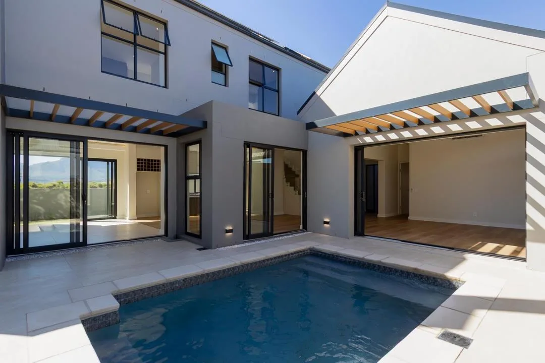 4 Bedroom House for sale in Longlands Estate