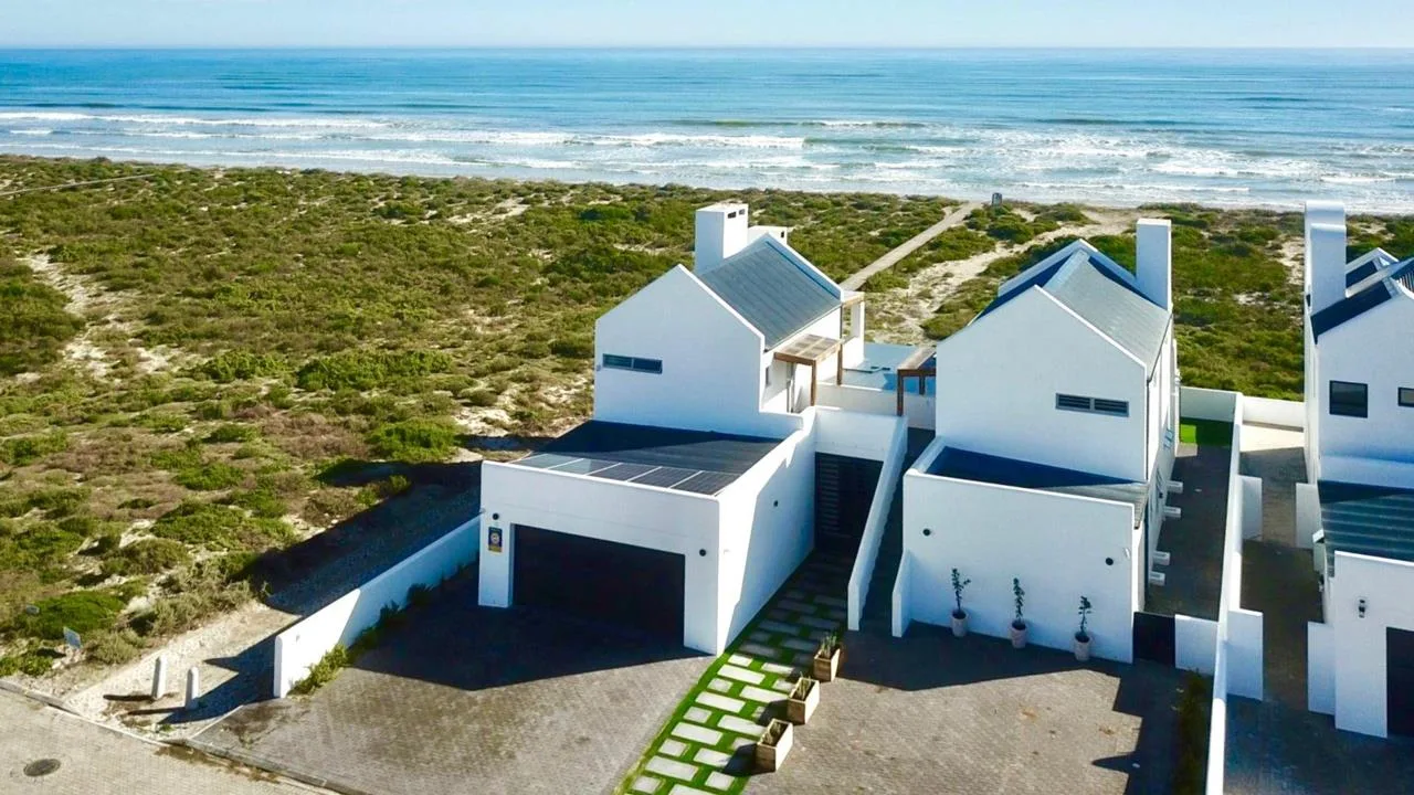 6 Bedroom House for sale in Dwarskersbos