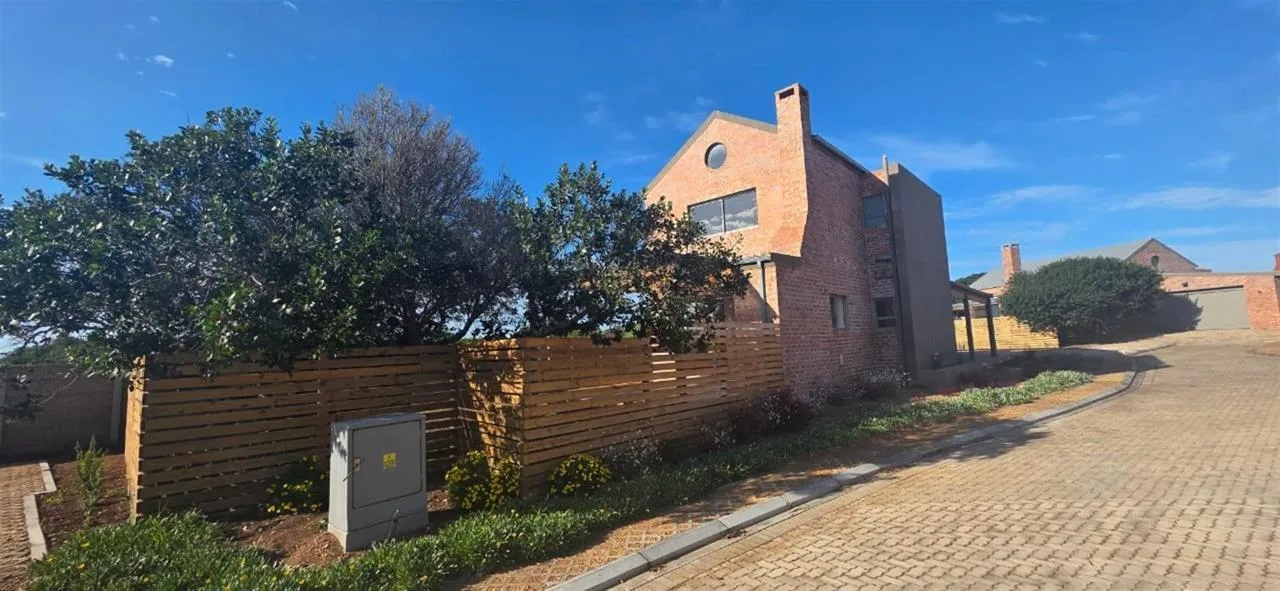 2 Bedroom House for sale in Stilbaai Wes