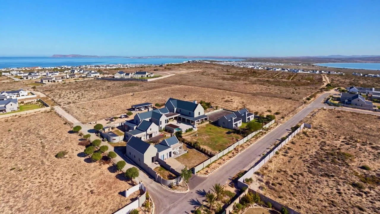 13 Bedroom House for sale in Olifantskop