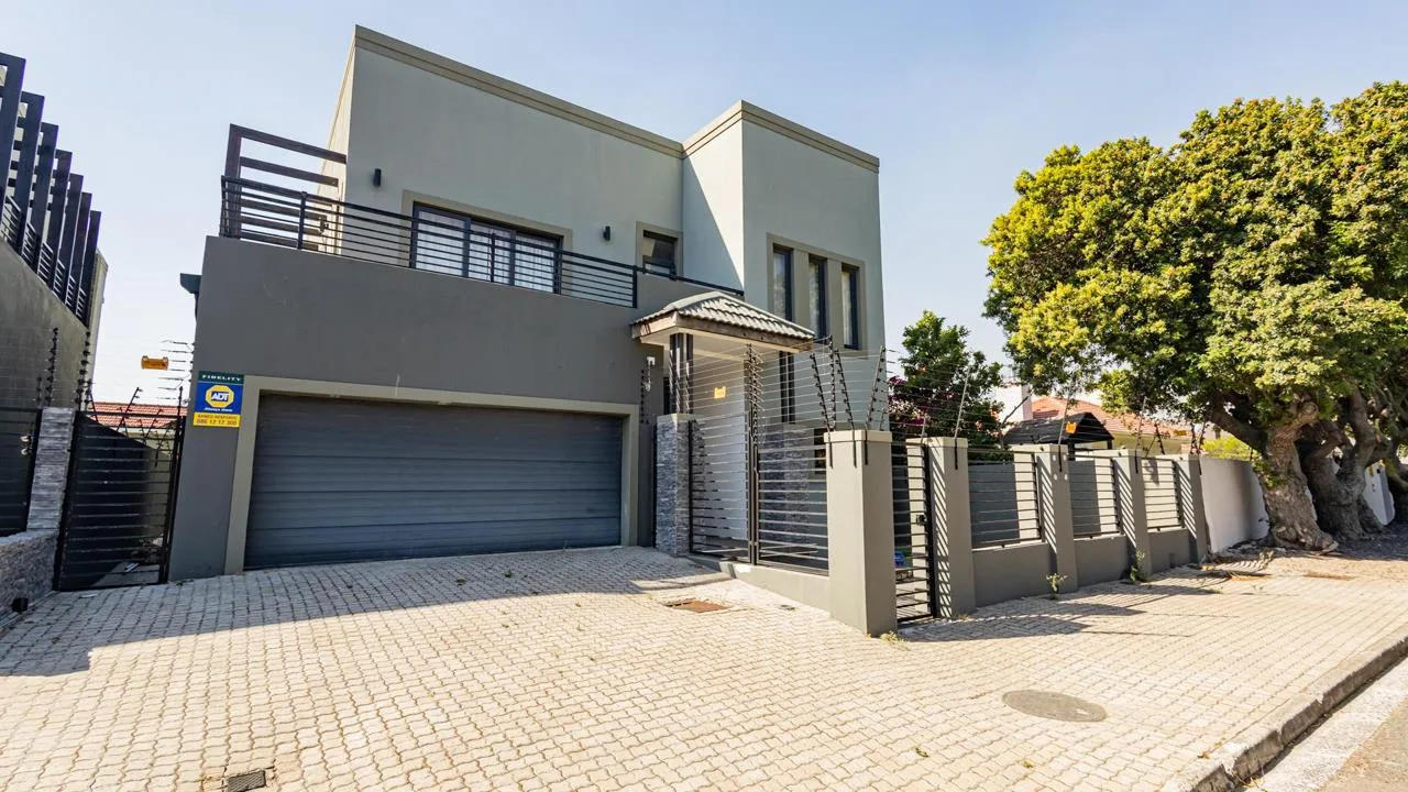 4 Bedroom House for sale in Milnerton Central