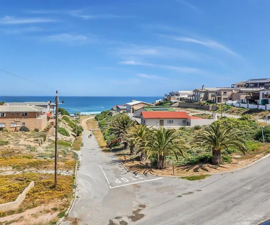 5 Bedroom House for sale in Strandfontein