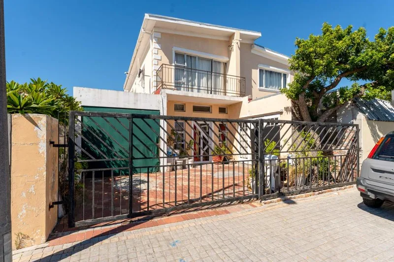 13 Bedroom House for sale in Grassy Park