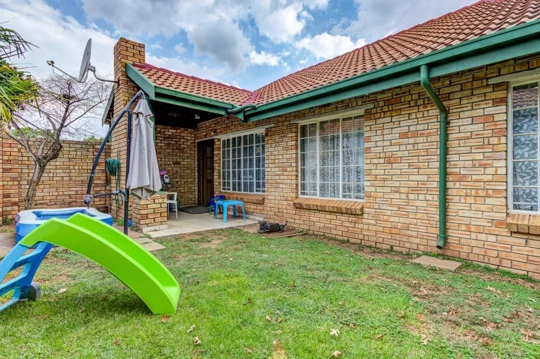 3 Bedroom Townhouse to rent in Glen Marais
