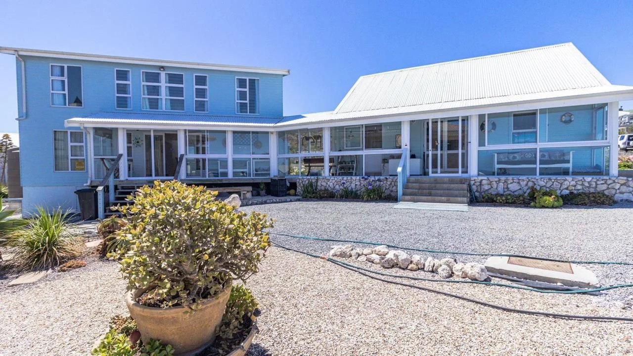 3 Bedroom House for sale in Yzerfontein