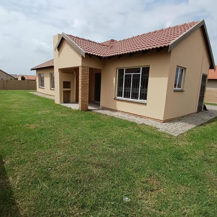 3 Bedroom House for sale in Waterkloof East