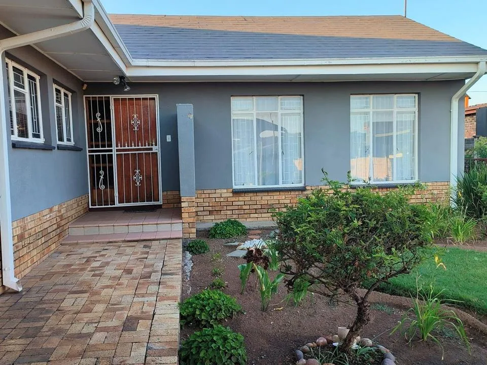 4 Bedroom House for sale in Collerville