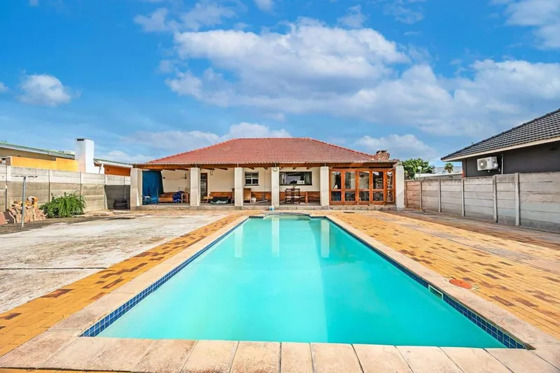 4 Bedroom House for sale in Shirley Park