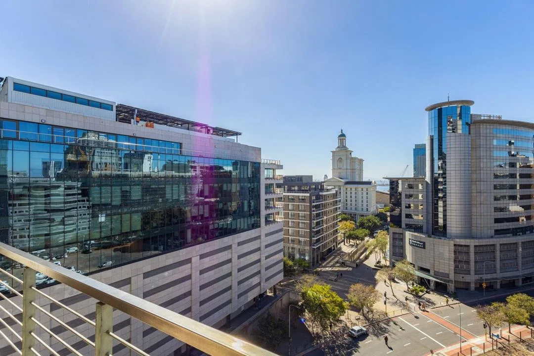 2 Bedroom Apartment / flat for sale in Foreshore