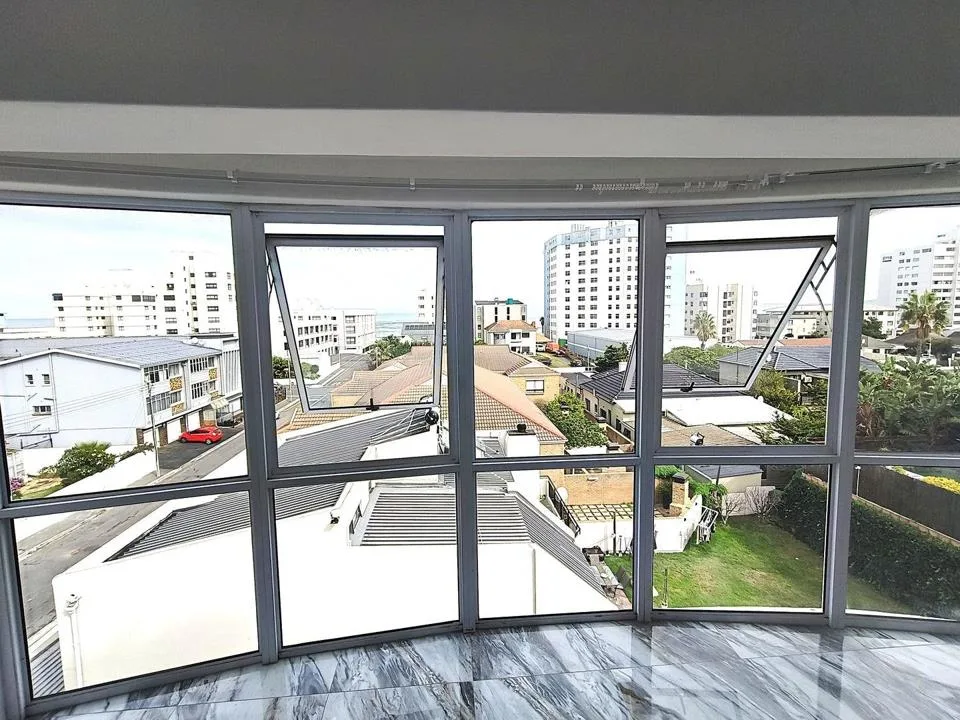 2 Bedroom Apartment / flat for sale in Strand North