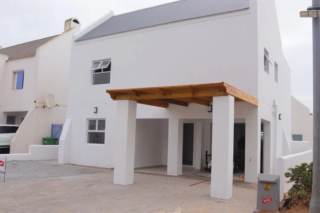 3 Bedroom House for sale in Lampiesbaai