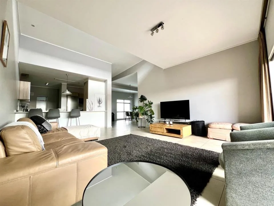 3 Bedroom Apartment / flat to rent in Oaklands
