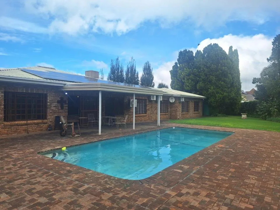 5 Bedroom House for sale in Vryburg