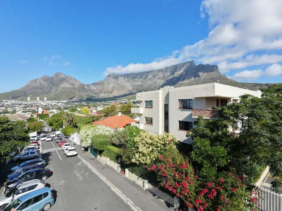 2 Bedroom Apartment / flat to rent in Tamboerskloof