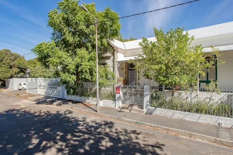 5 Bedroom House for sale in Paarl Central