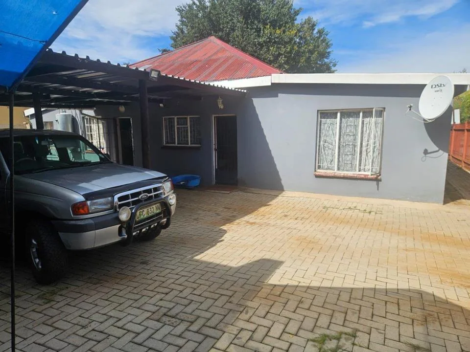 3 Bedroom House for sale in Elandsheuwel