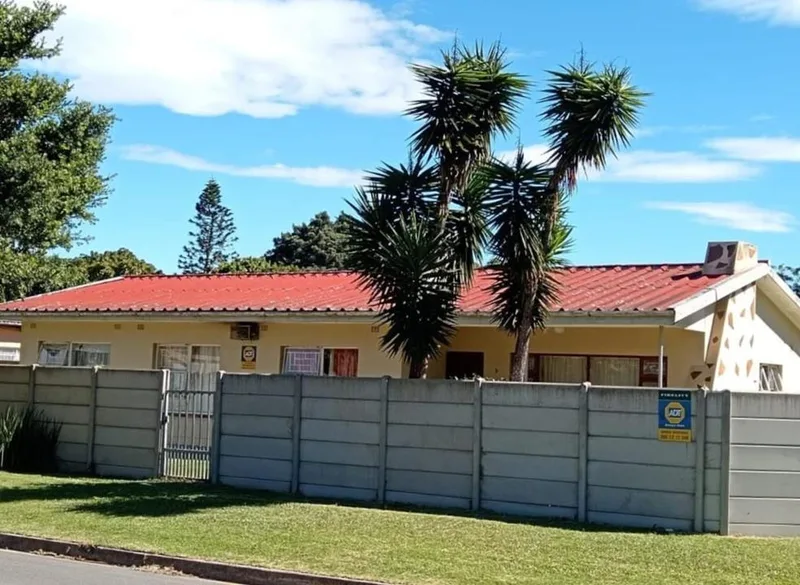 3 Bedroom House for sale in Loerie Park