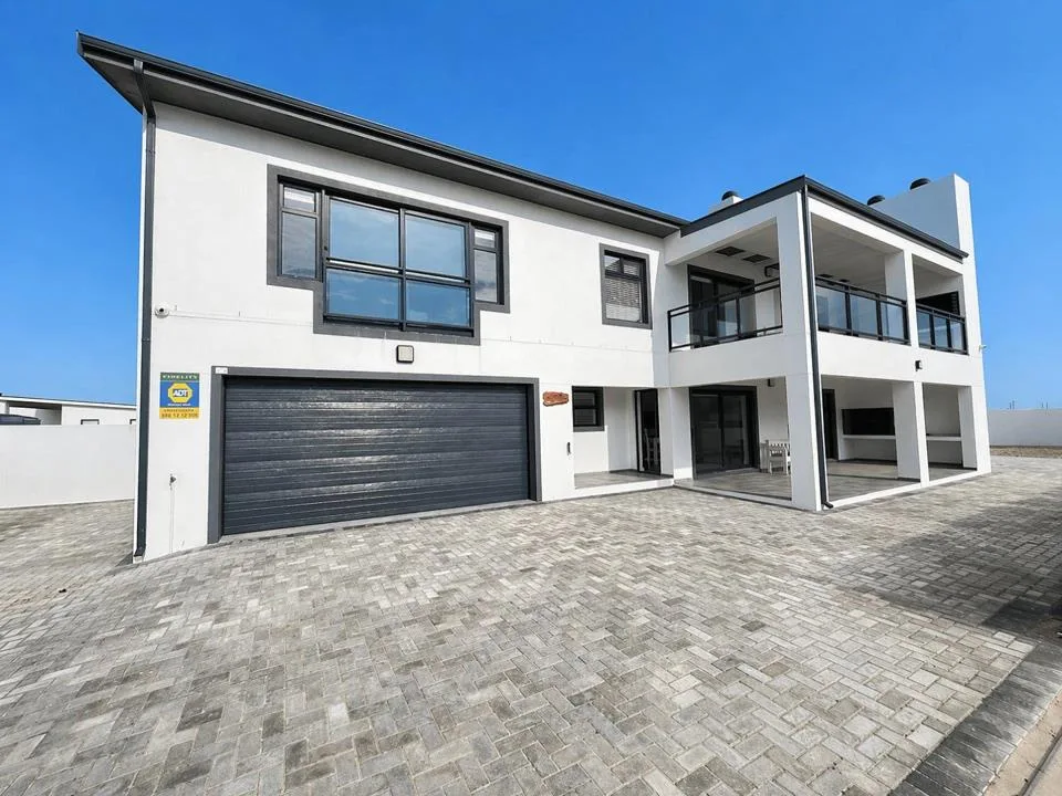 3 Bedroom House for sale in Dwarskersbos