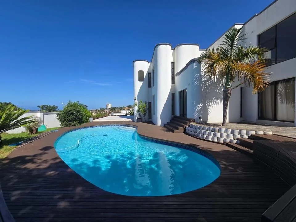 6 Bedroom House to rent in La Lucia