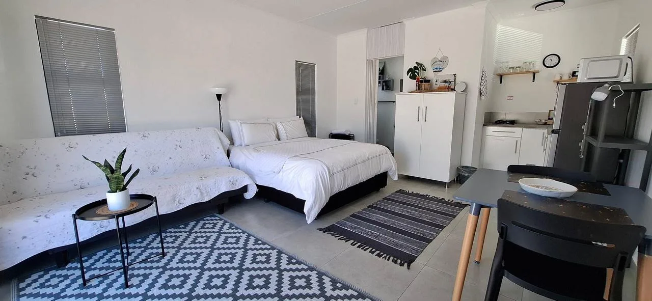 1 Bedroom House to rent in Britannia Beach Estate