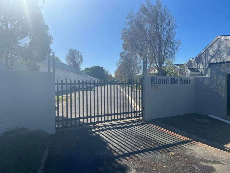 3 Bedroom Townhouse to rent in Oude Westhof