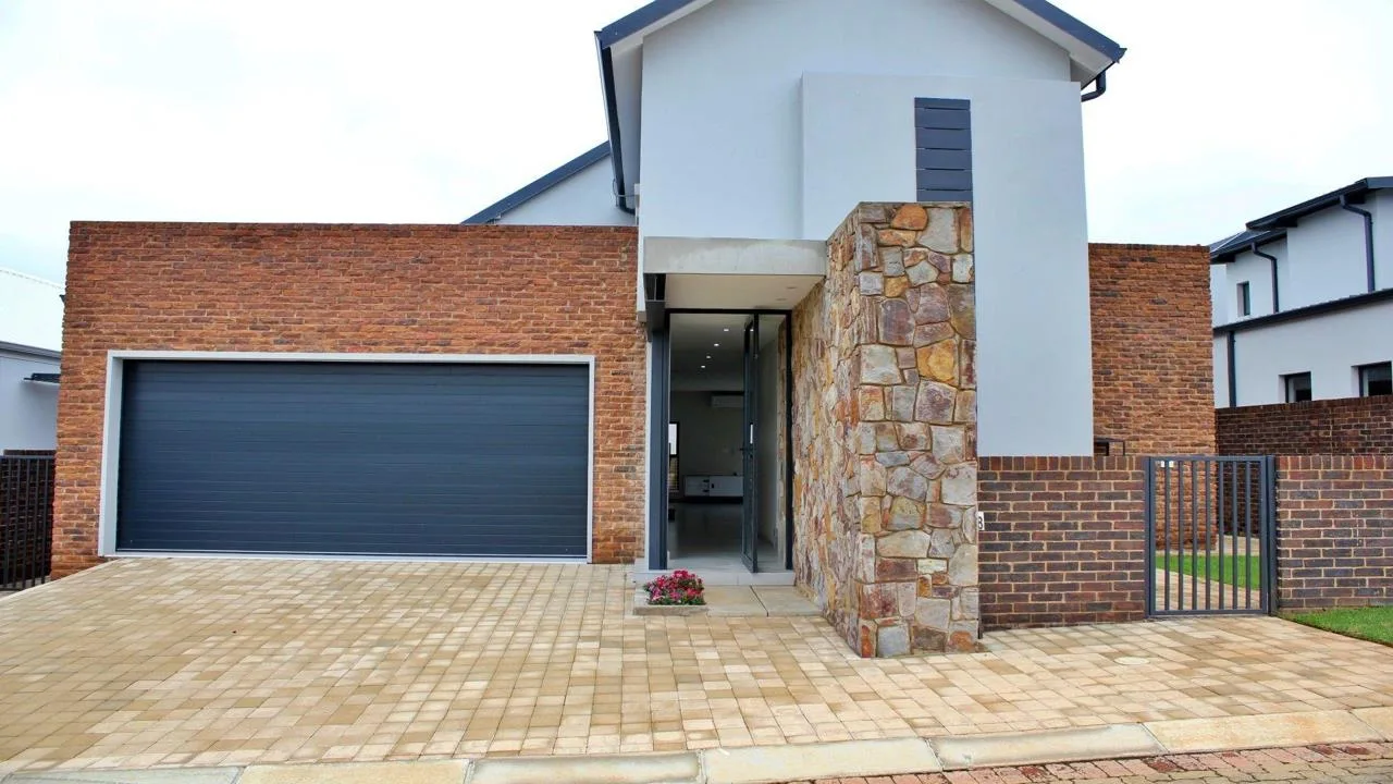 3 Bedroom House for sale in Helderzicht Eco Estate