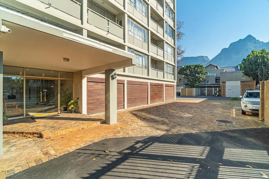 2 Bedroom Apartment / flat for sale in Rondebosch Village