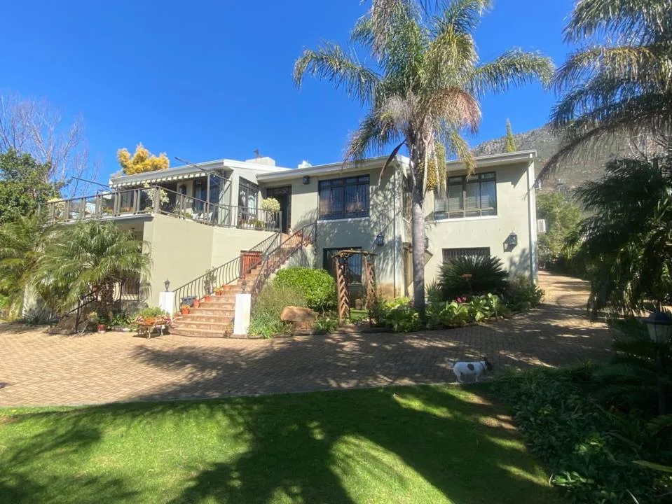 5 Bedroom House for sale in Riebeek West