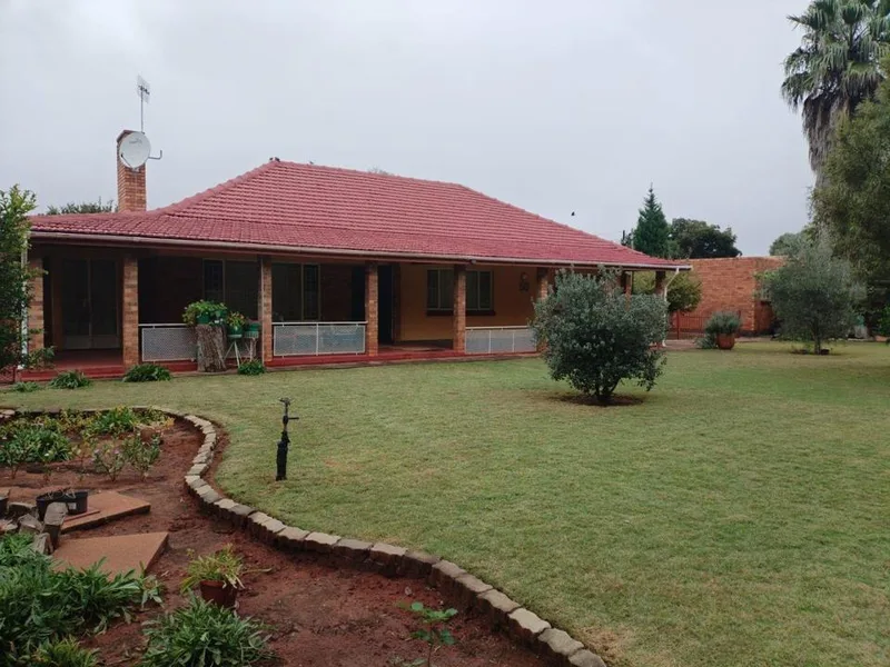 4 Bedroom House for sale in Stilfontein Ext 4