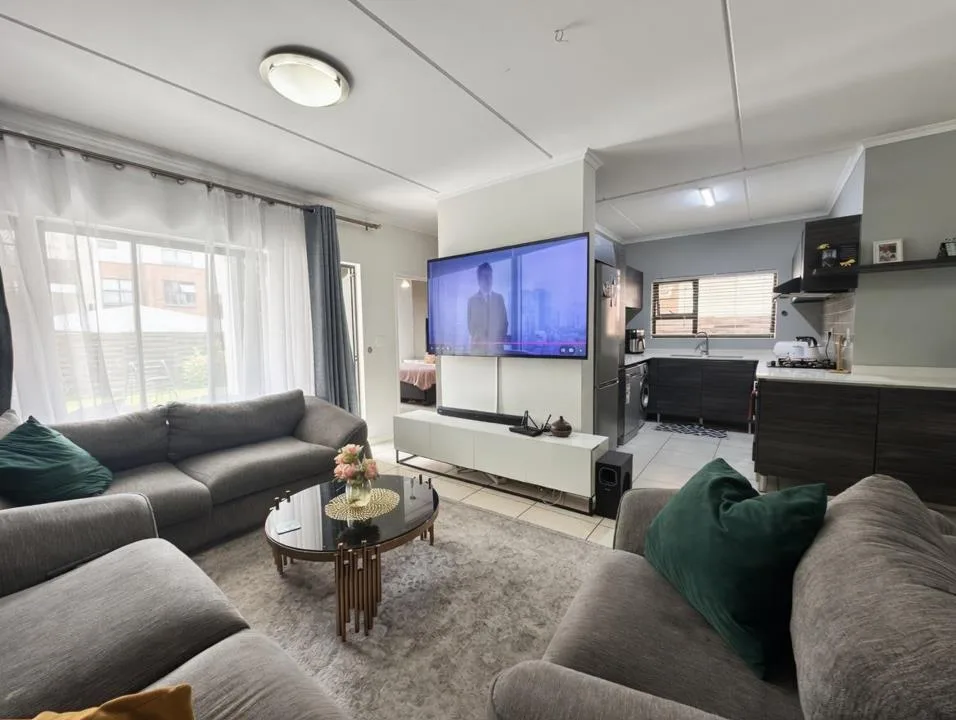 3 Bedroom Apartment / flat to rent in Greenstone Hill