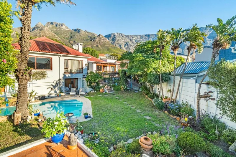 4 Bedroom House for sale in Devils Peak Estate