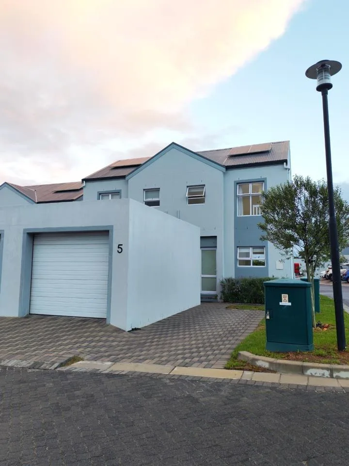 2 Bedroom Townhouse to rent in Paarl North