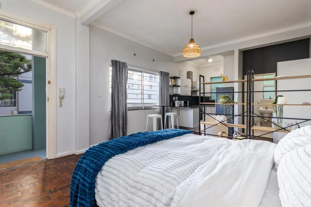 0.5 Bedroom Apartment / flat to rent in Sea Point