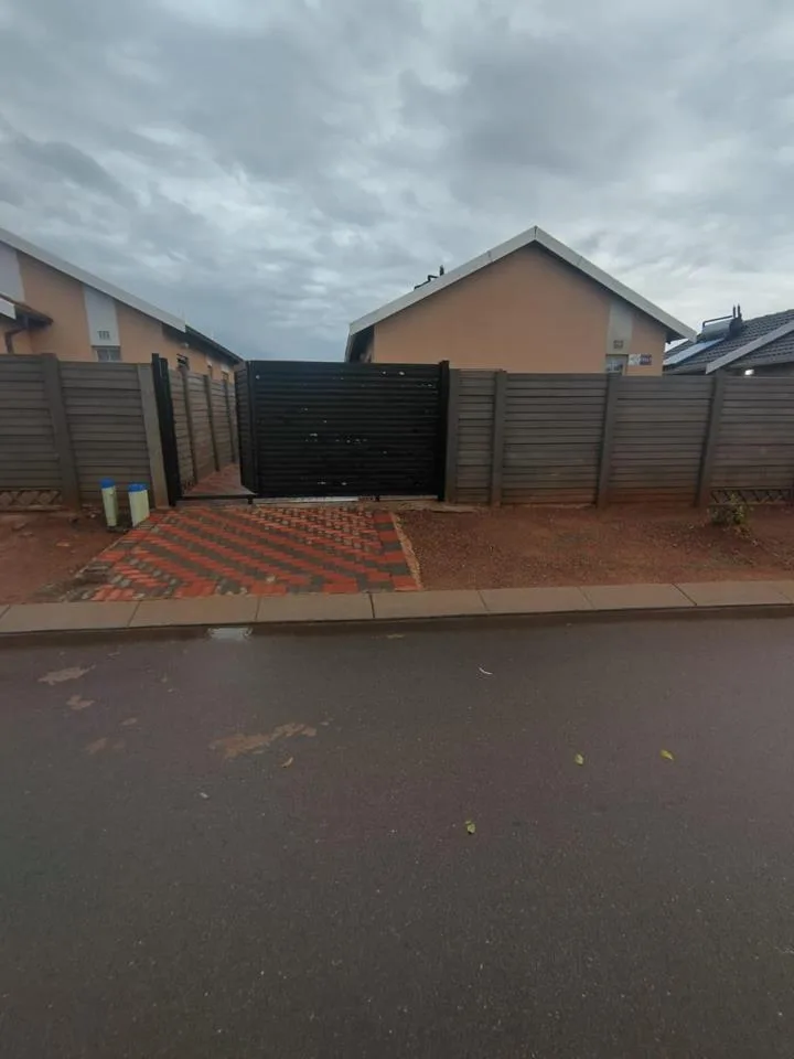 2 Bedroom House to rent in Sky City