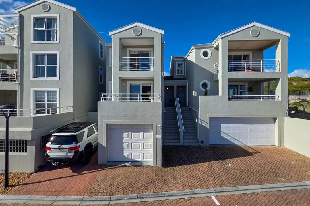 2 Bedroom Townhouse for sale in Big Bay