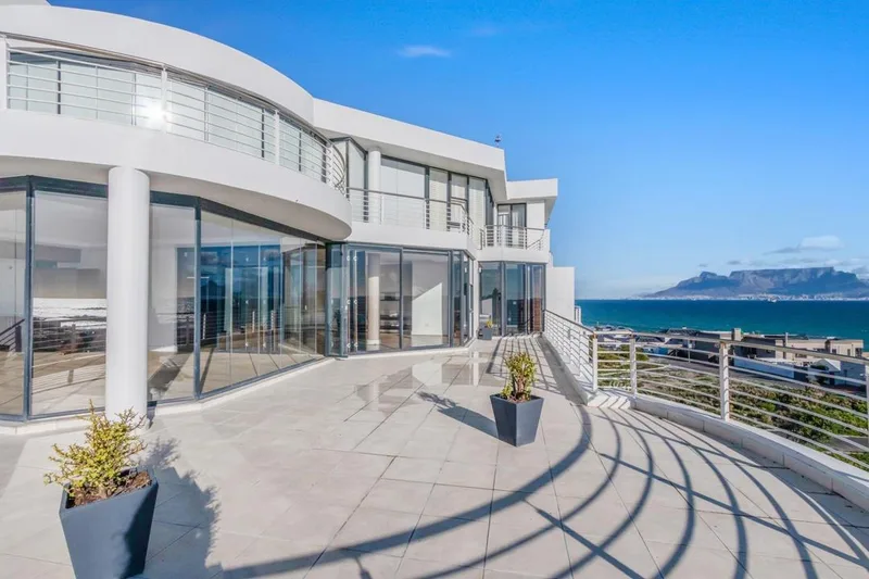 3 Bedroom Apartment / flat for sale in Bloubergstrand