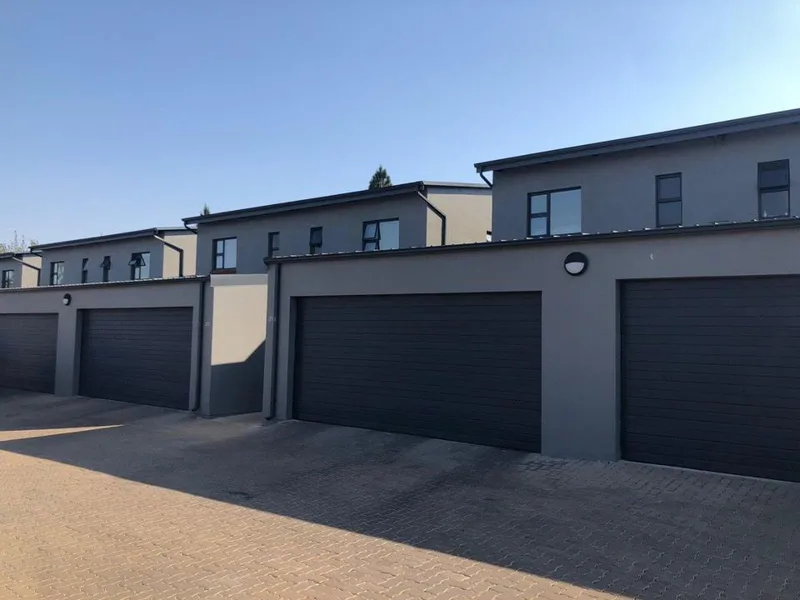 3 Bedroom Townhouse to rent in Olympus AH