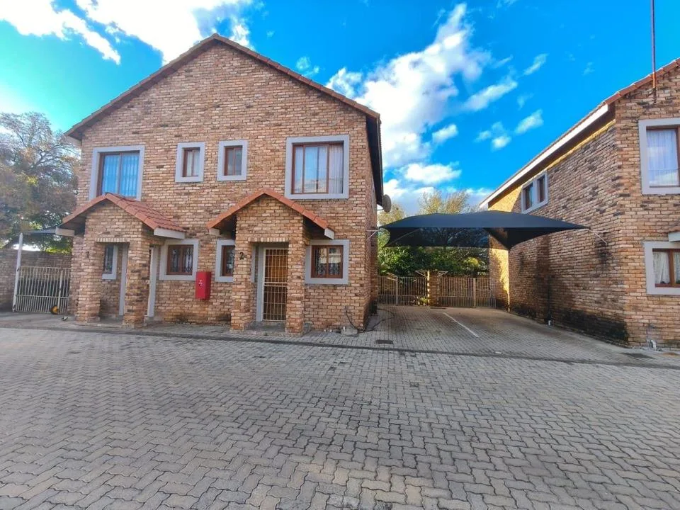 2 Bedroom Townhouse for sale in Miederpark