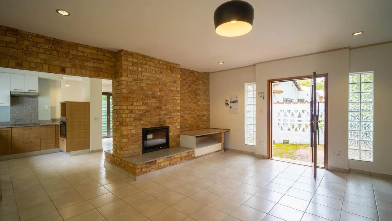 2 Bedroom House to rent in Chartwell
