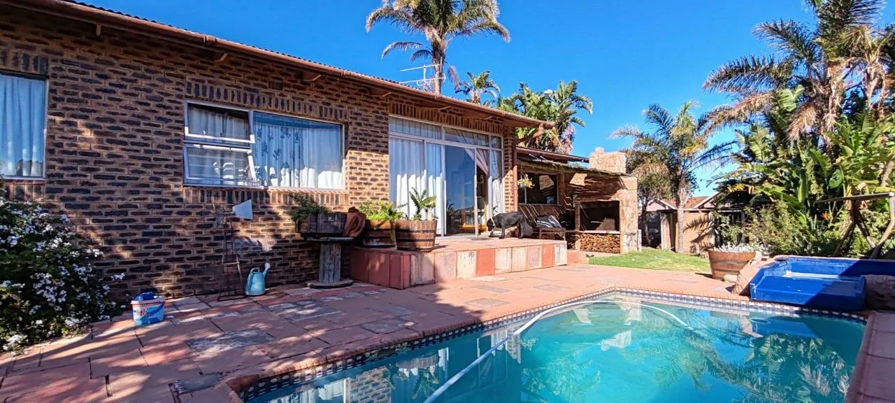 3 Bedroom House for sale in Vredenburg