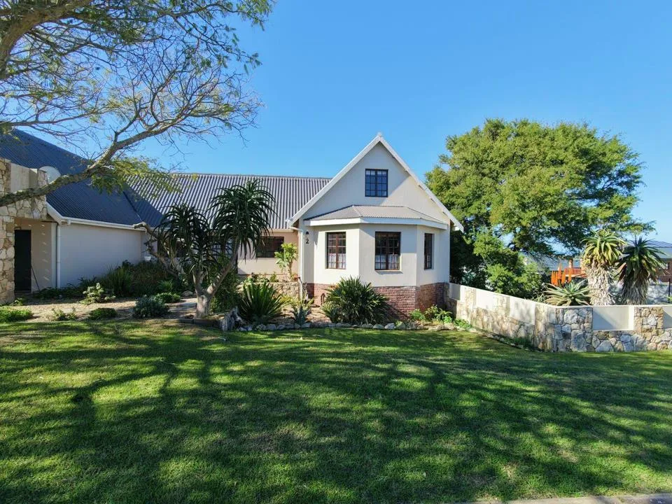 5 Bedroom House for sale in Stilbaai Wes